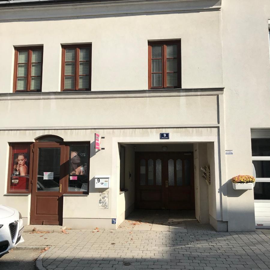 LG Tiny Appartement Korneuburg Buitenkant foto