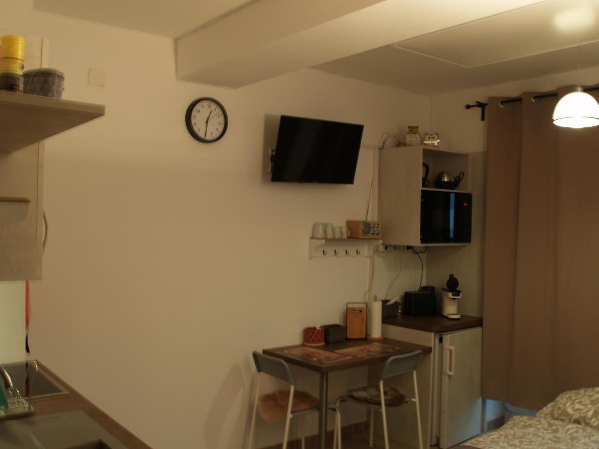 LG Tiny Appartement Korneuburg Buitenkant foto